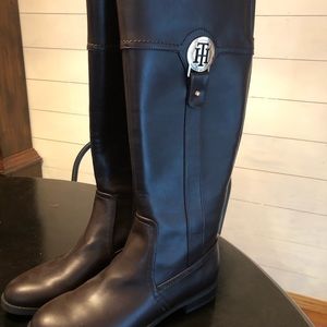 Tommy Hilfiger boots Brown Size 8M like new